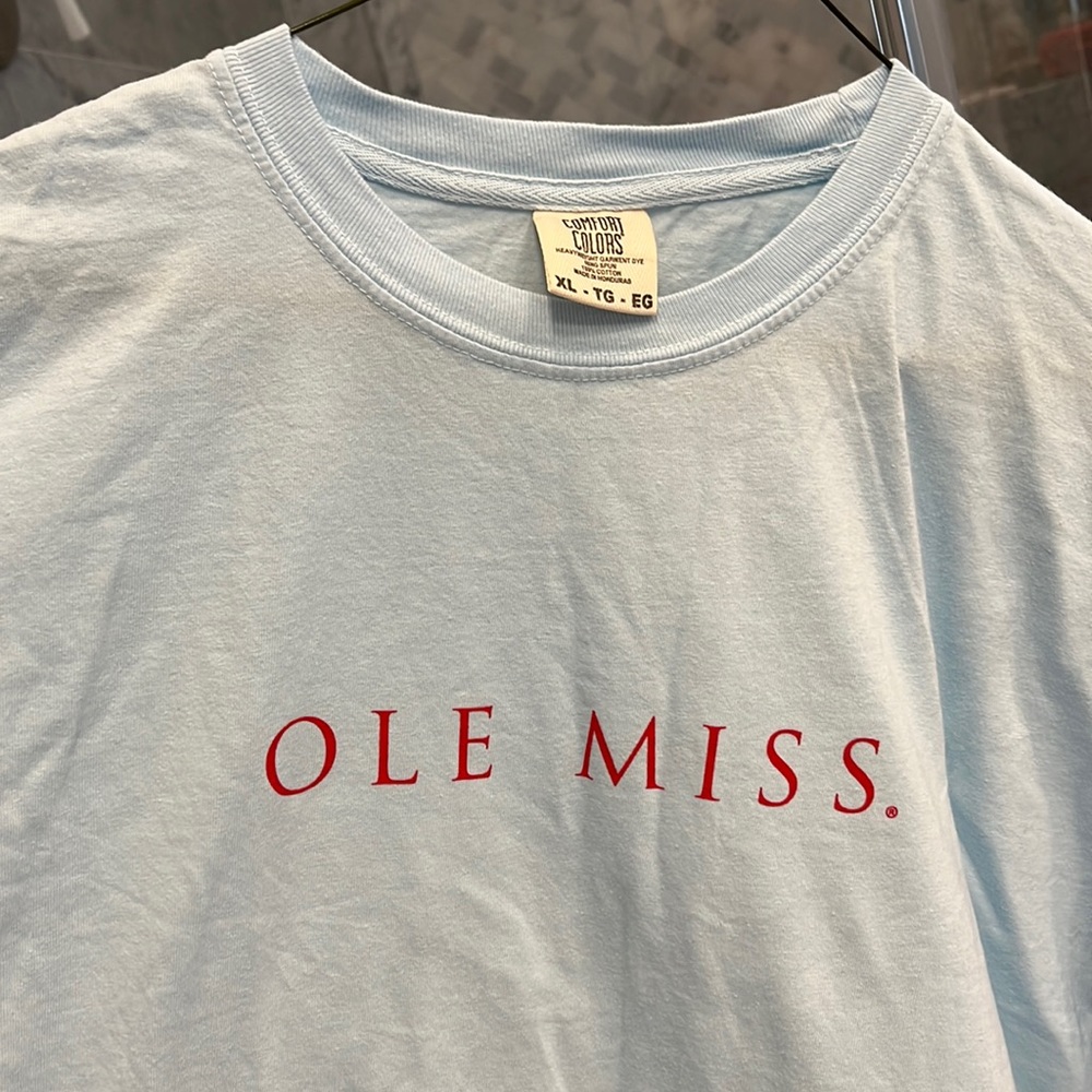 Men’s OLE MISS Tshirt; NEVER worn